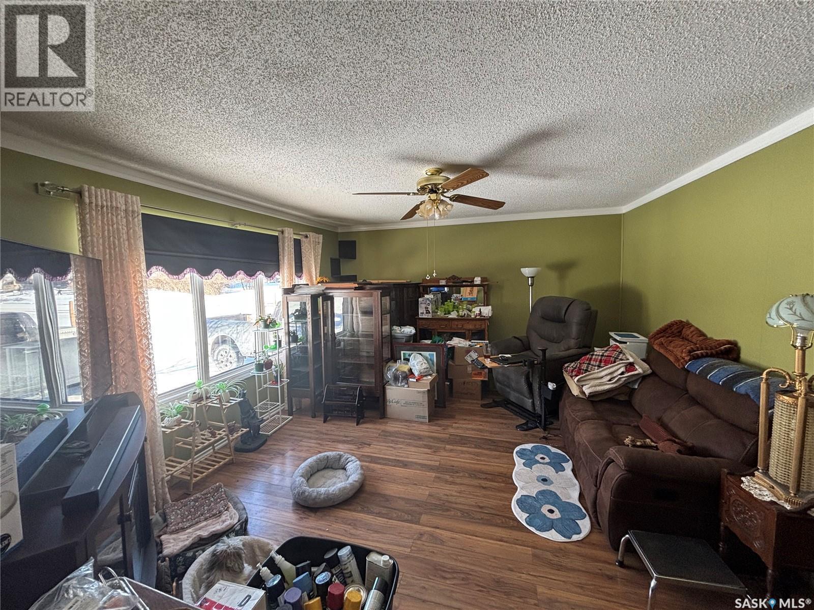 299 9Th Avenue, Broadview, SK - Indoor