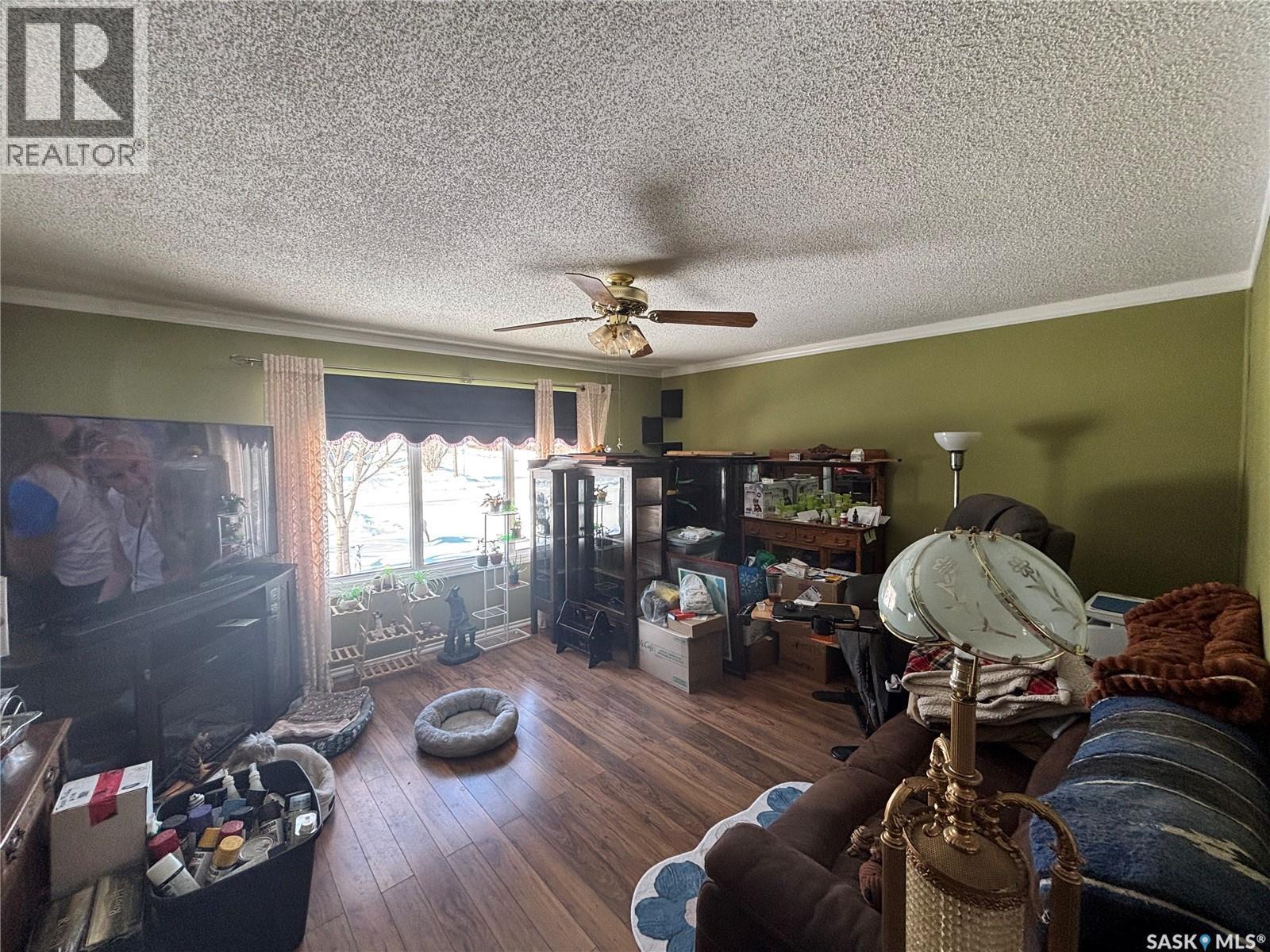 299 9Th Avenue, Broadview, SK - Indoor