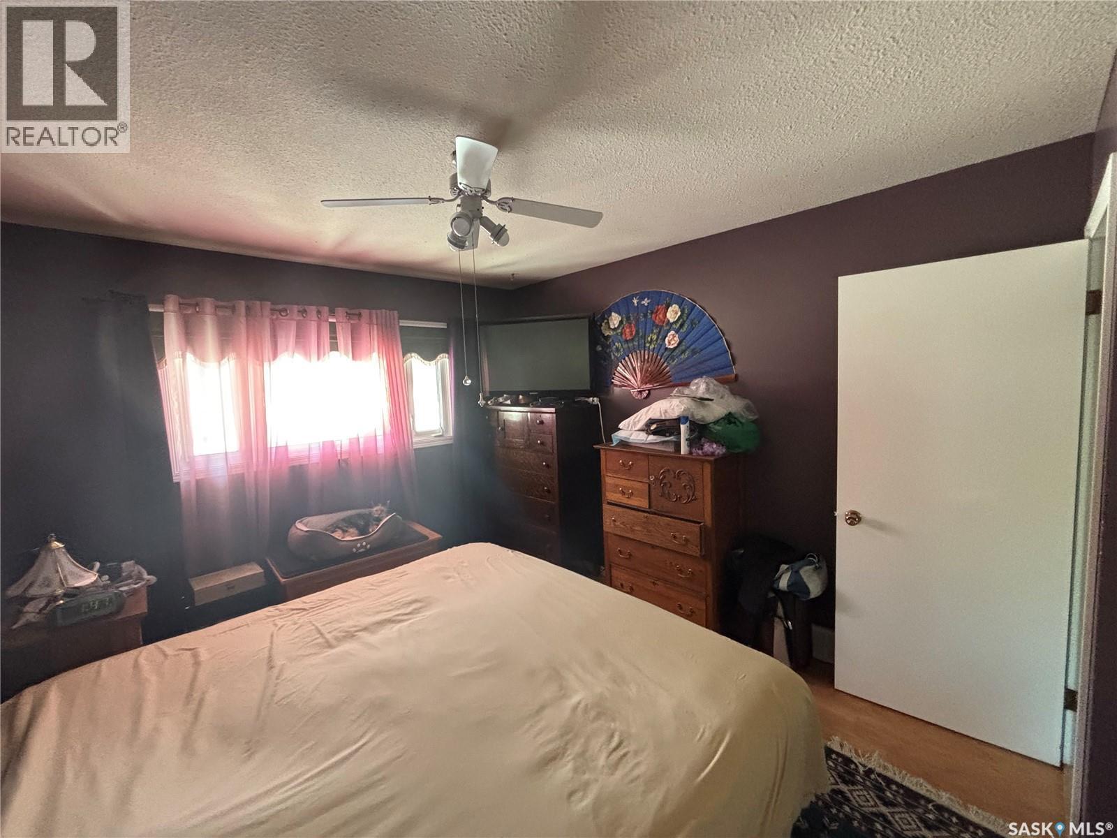 299 9Th Avenue, Broadview, SK - Indoor Photo Showing Bedroom