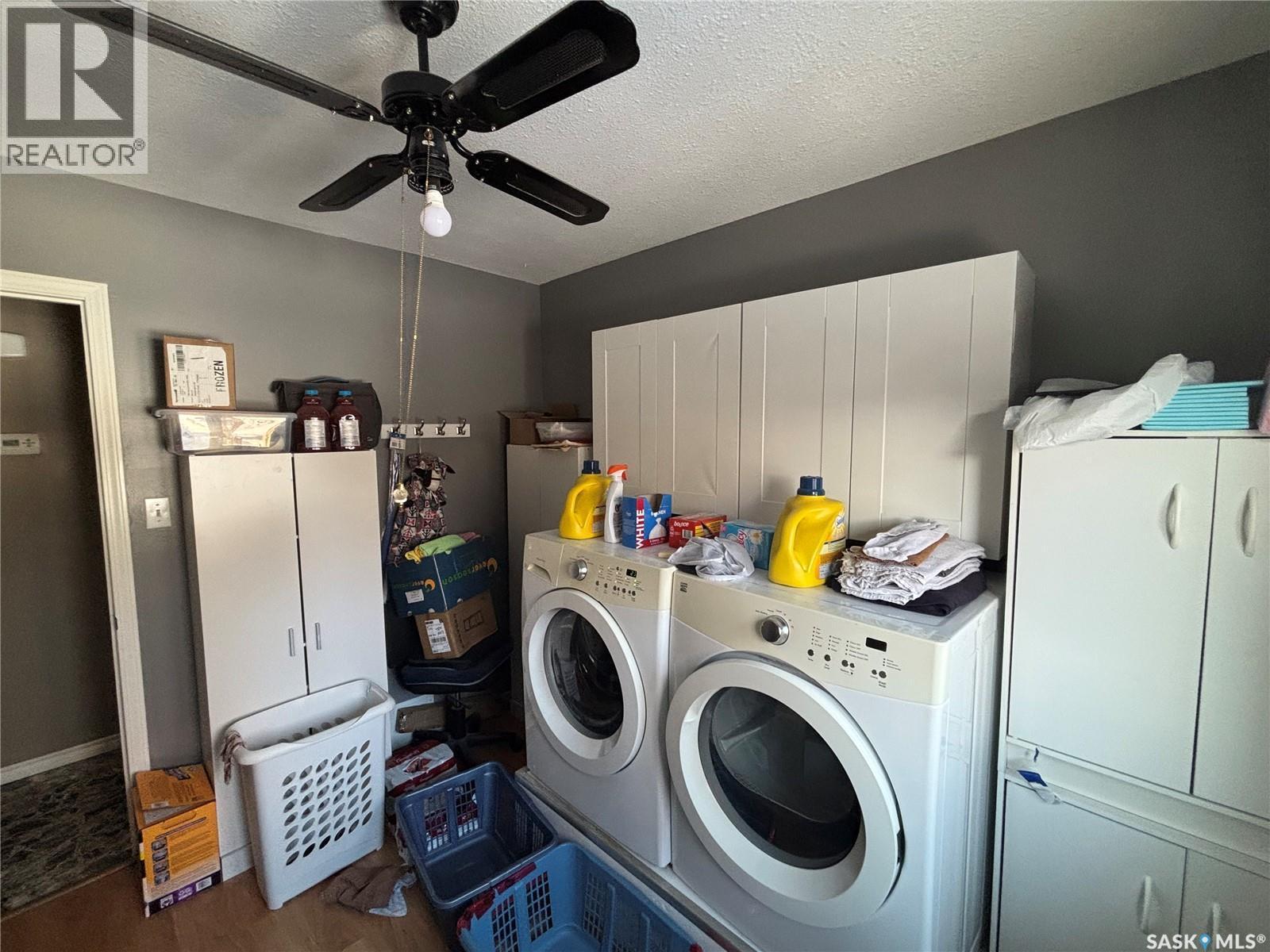 299 9Th Avenue, Broadview, SK - Indoor Photo Showing Laundry Room