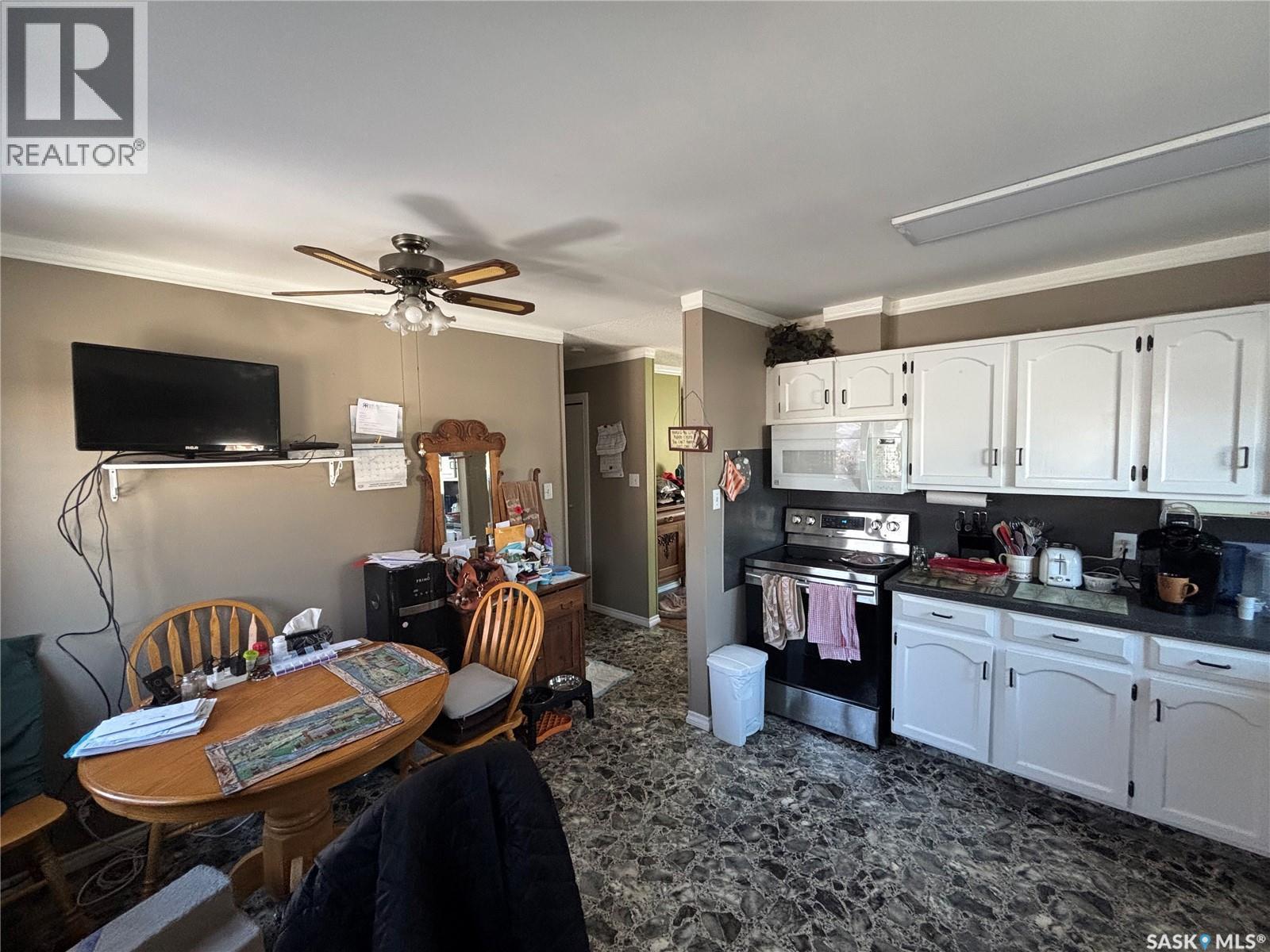 299 9Th Avenue, Broadview, SK - Indoor Photo Showing Kitchen