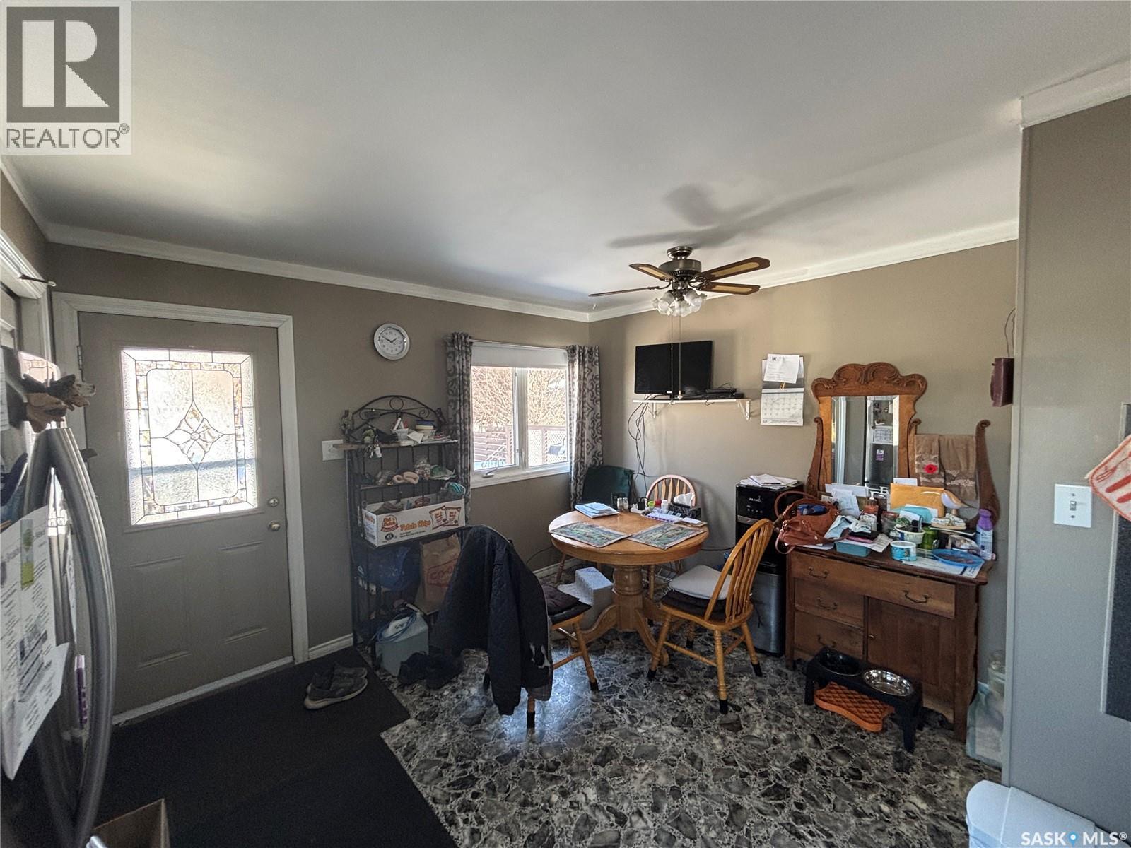 299 9Th Avenue, Broadview, SK - Indoor