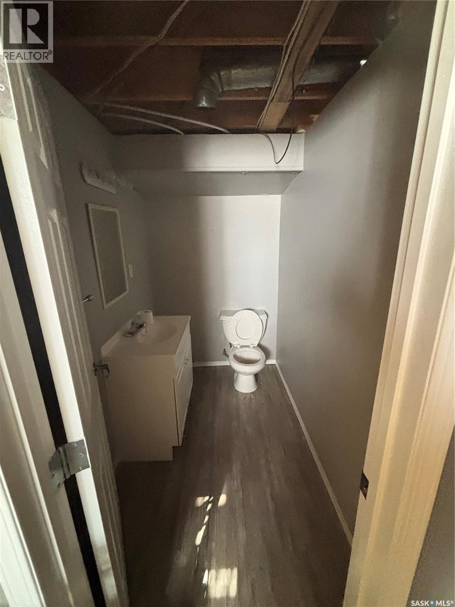 299 9Th Avenue, Broadview, SK - Indoor