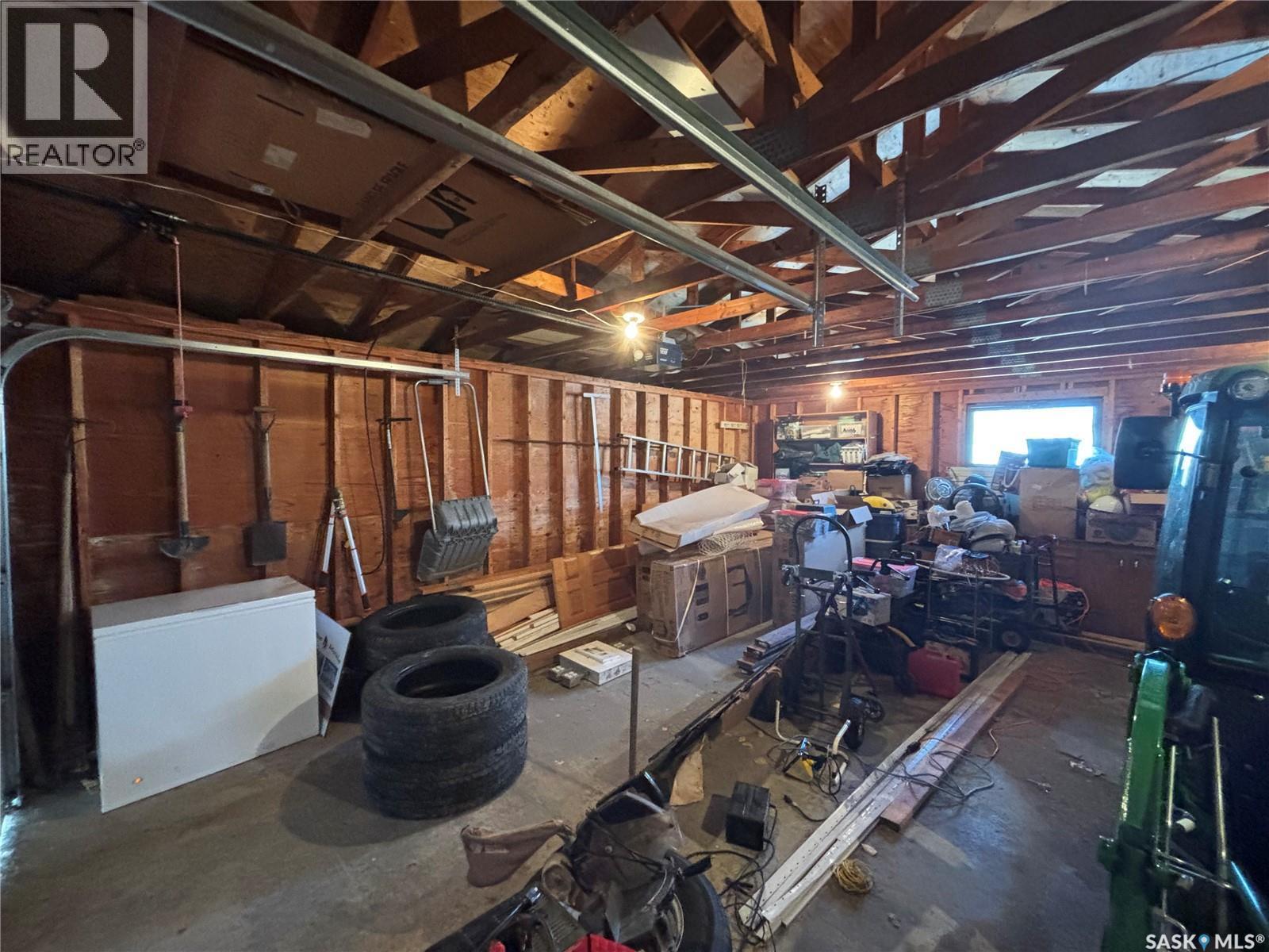 299 9Th Avenue, Broadview, SK - Indoor