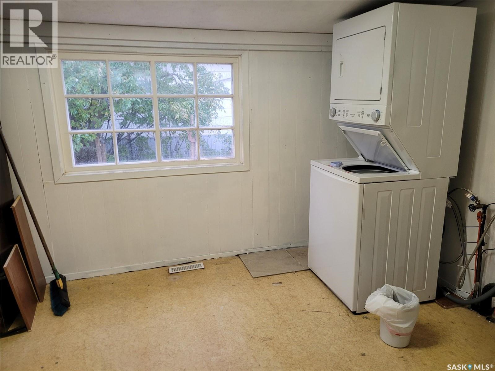 105 Amherst Street, Govan, SK - Indoor Photo Showing Laundry Room