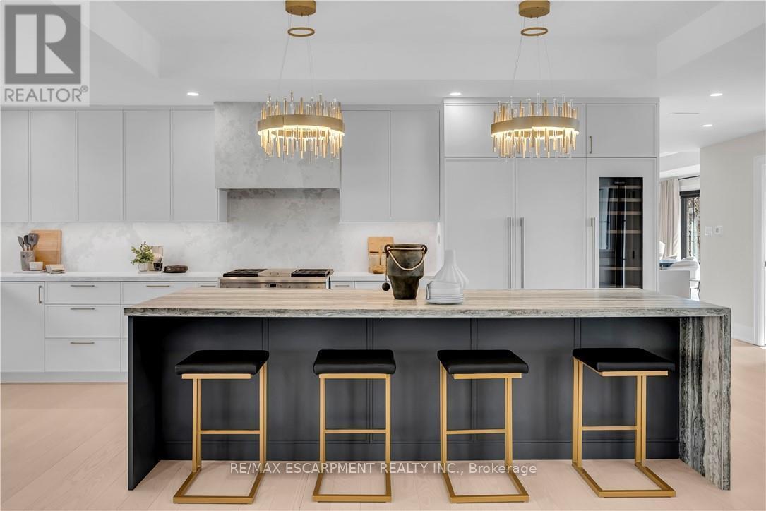 841 Danforth Place, Burlington, ON - Indoor Photo Showing Kitchen With Upgraded Kitchen