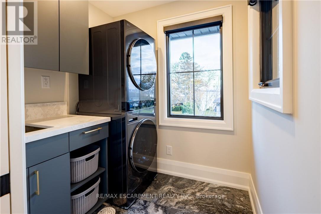 841 Danforth Place, Burlington, ON - Indoor Photo Showing Laundry Room