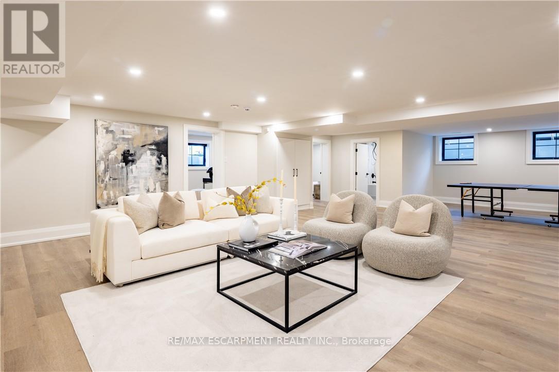 841 Danforth Place, Burlington, ON - Indoor