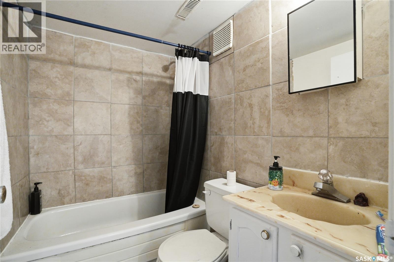 2337 William Avenue, Saskatoon, SK - Indoor Photo Showing Bathroom