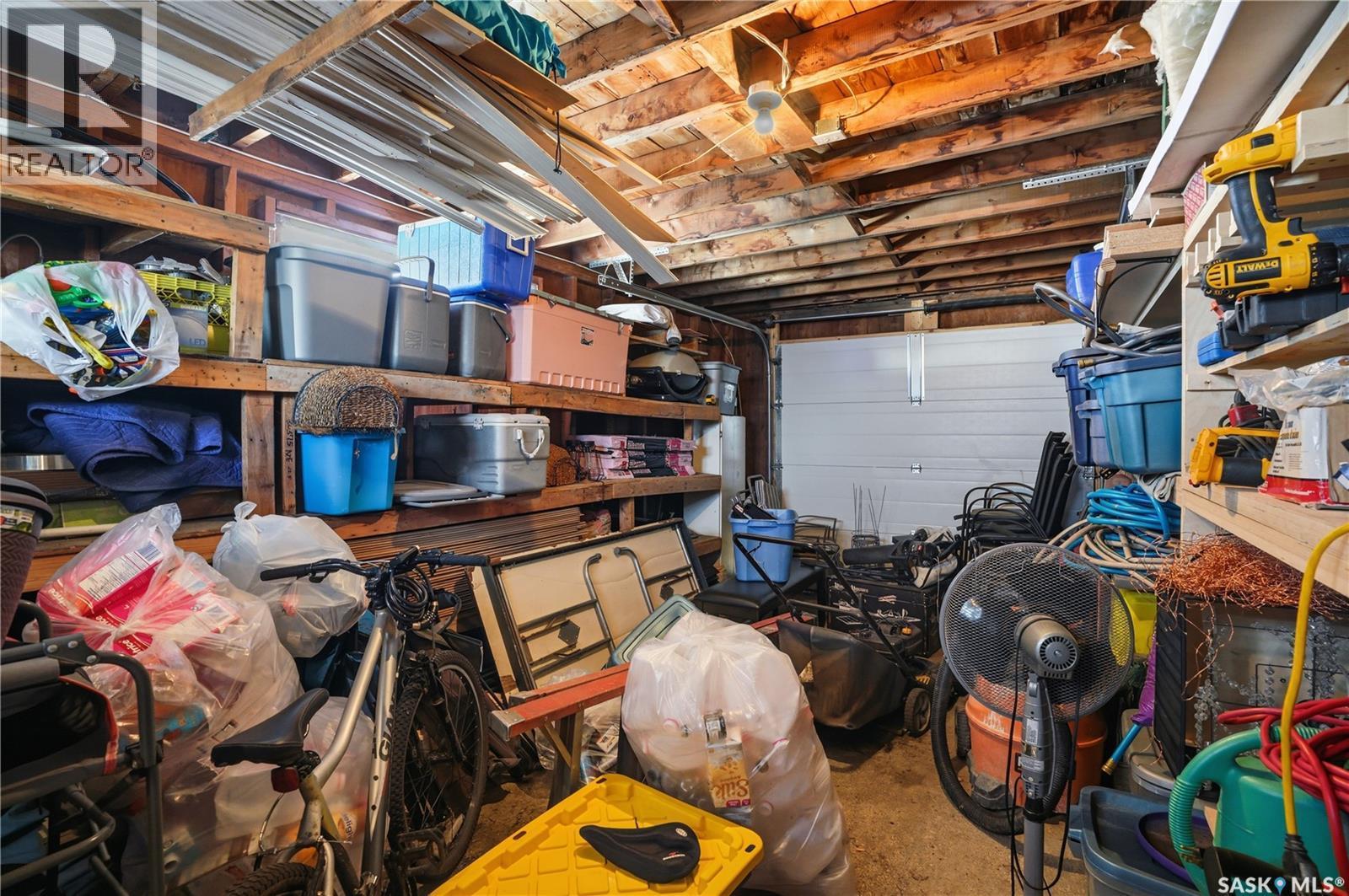 2337 William Avenue, Saskatoon, SK - Indoor Photo Showing Garage