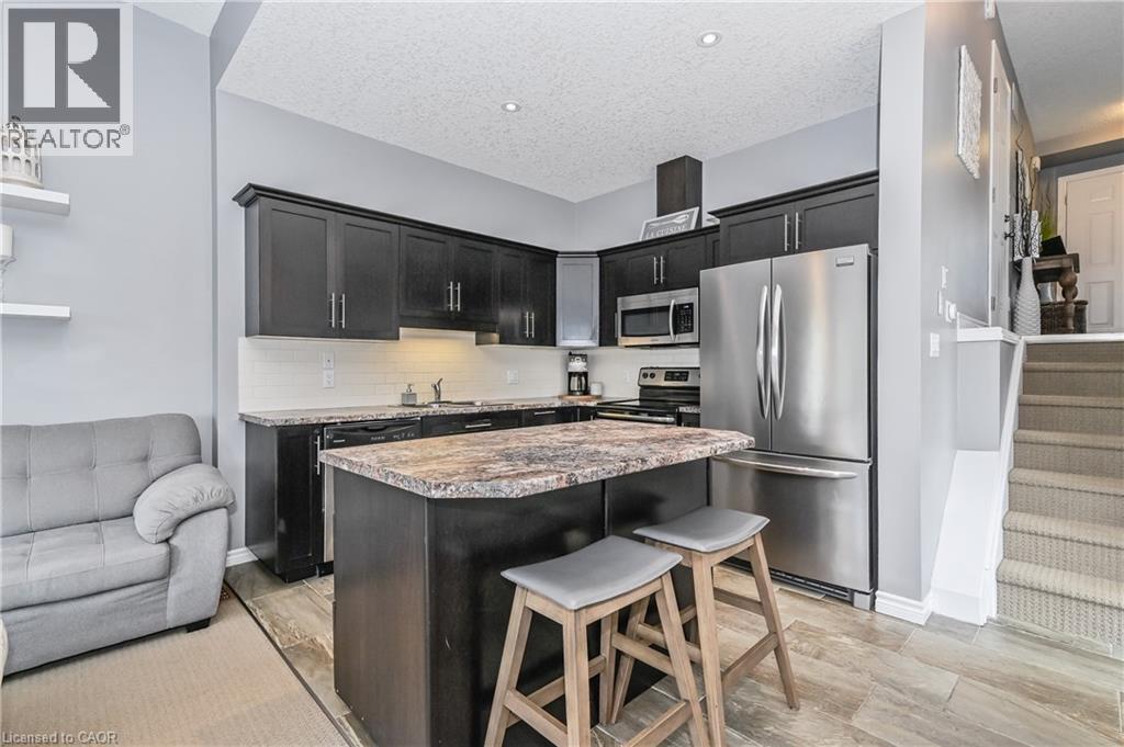 557 Landgren Court Unit# A, Kitchener, ON - Indoor Photo Showing Kitchen With Upgraded Kitchen