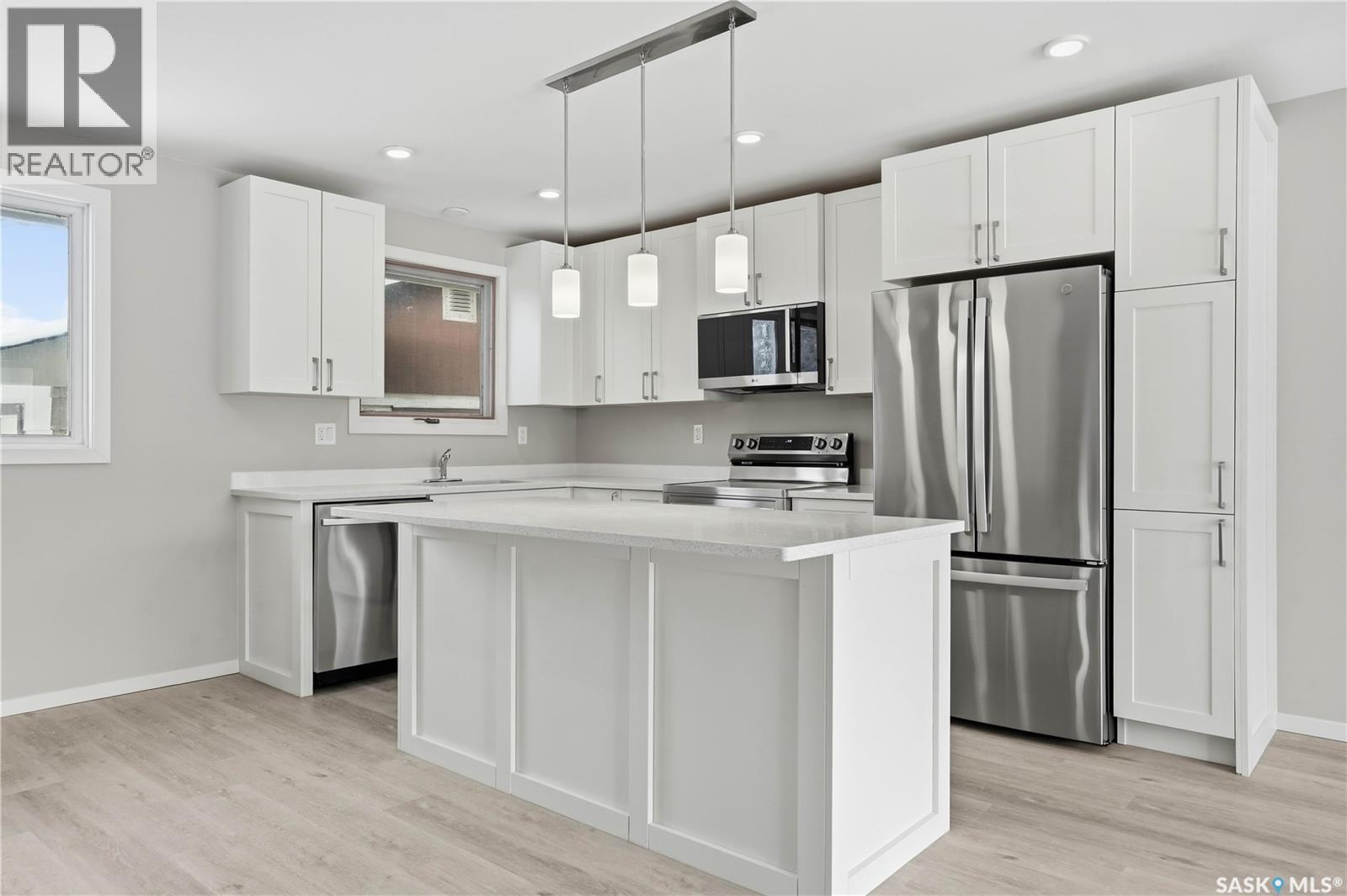 42 Aitken Crescent, Regina, SK - Indoor Photo Showing Kitchen With Stainless Steel Kitchen With Upgraded Kitchen