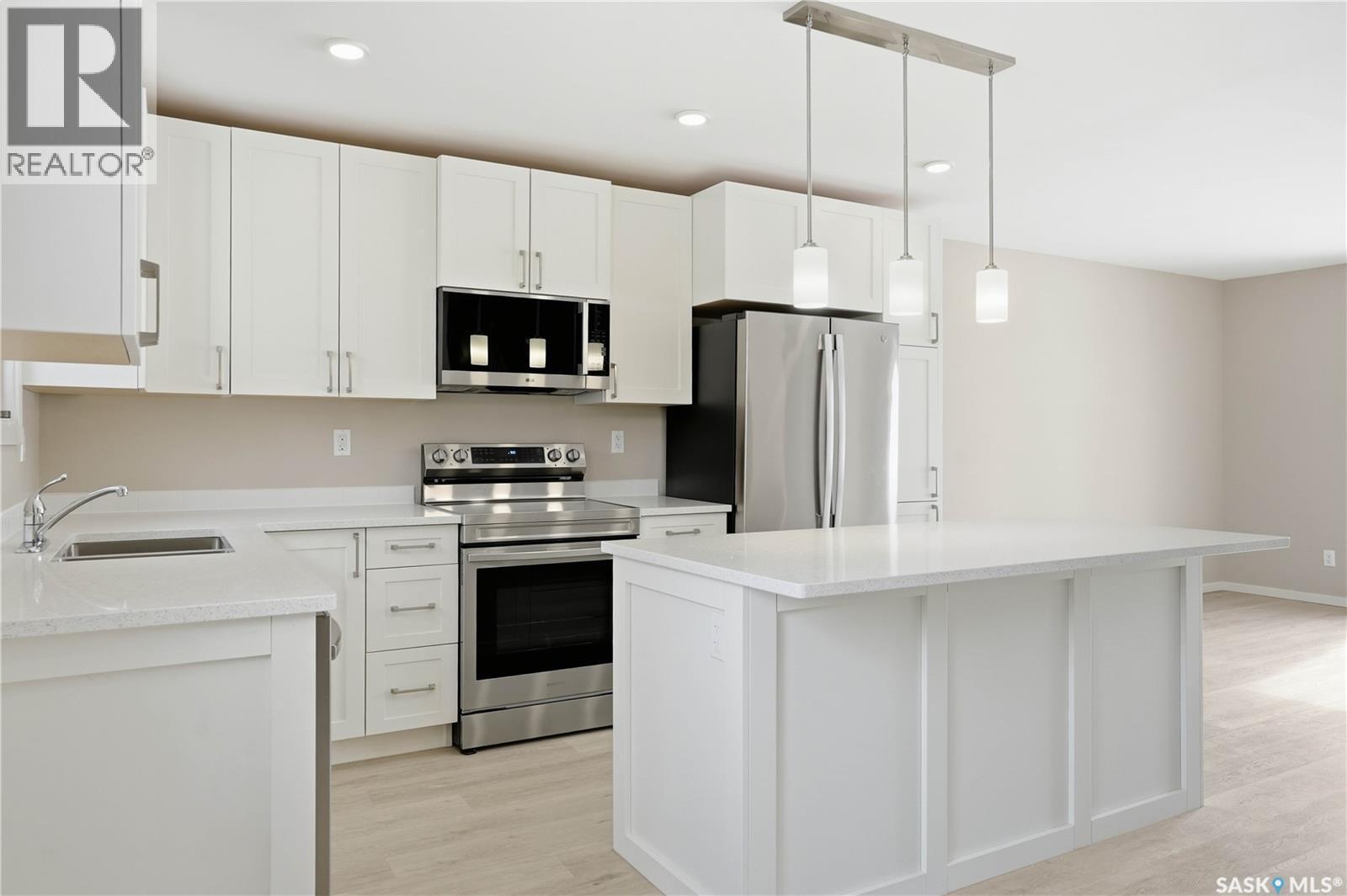 42 Aitken Crescent, Regina, SK - Indoor Photo Showing Kitchen With Stainless Steel Kitchen With Upgraded Kitchen