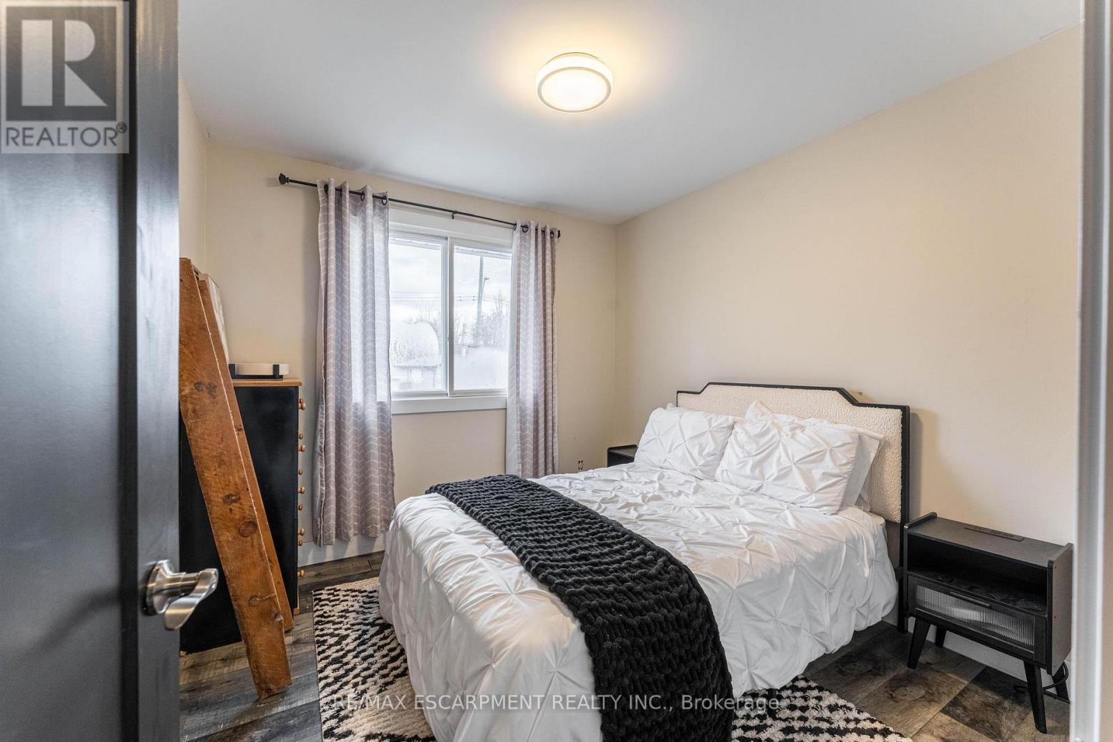 55 Juanita Drive, Hamilton, ON - Indoor Photo Showing Bedroom
