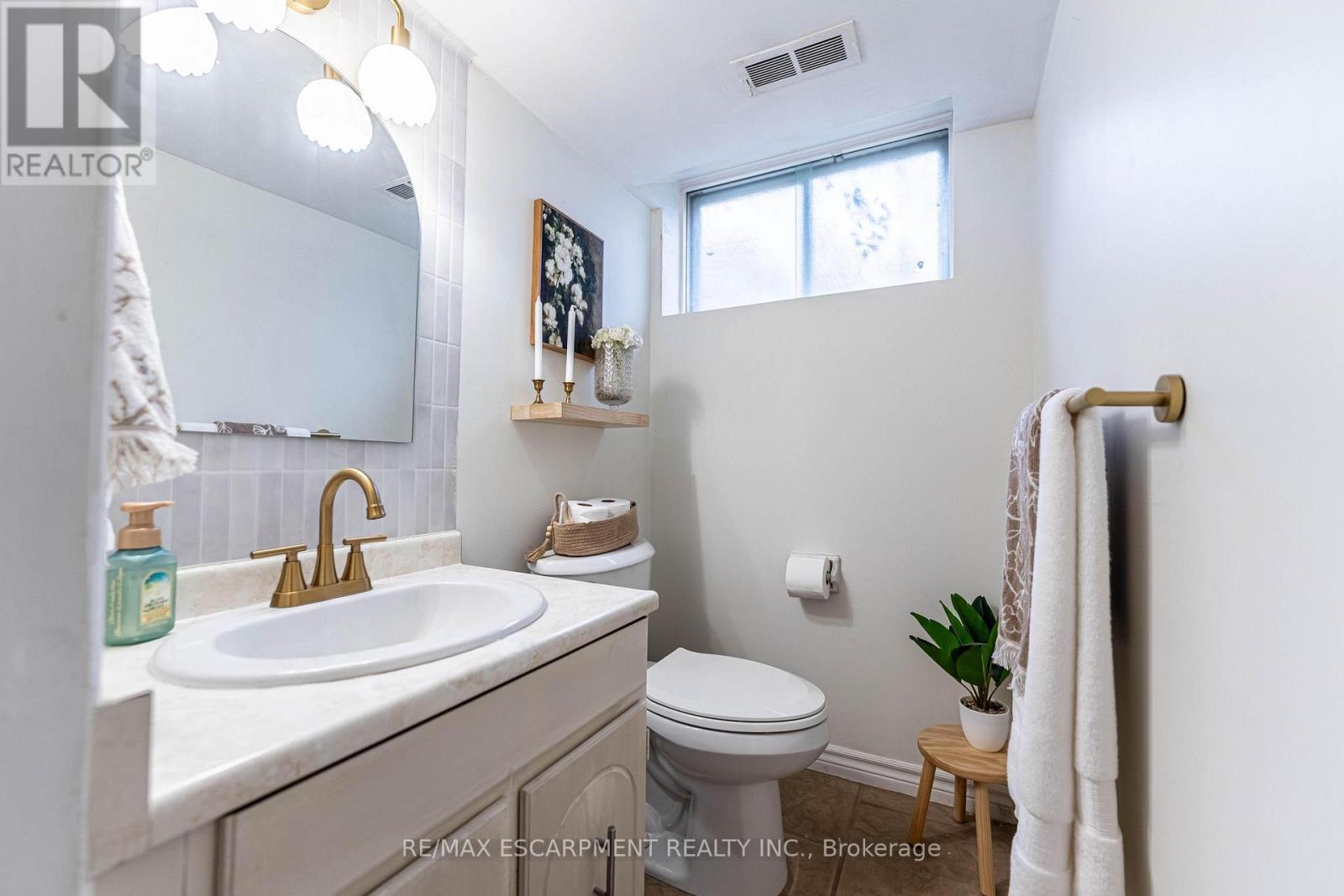 55 Juanita Drive, Hamilton, ON - Indoor Photo Showing Bathroom