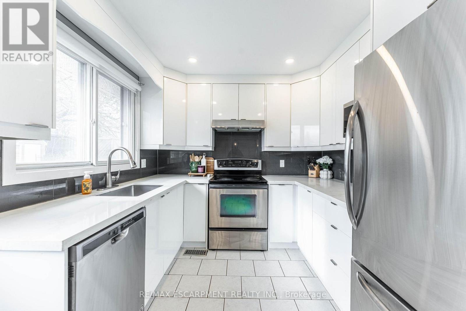 55 Juanita Drive, Hamilton, ON - Indoor Photo Showing Kitchen