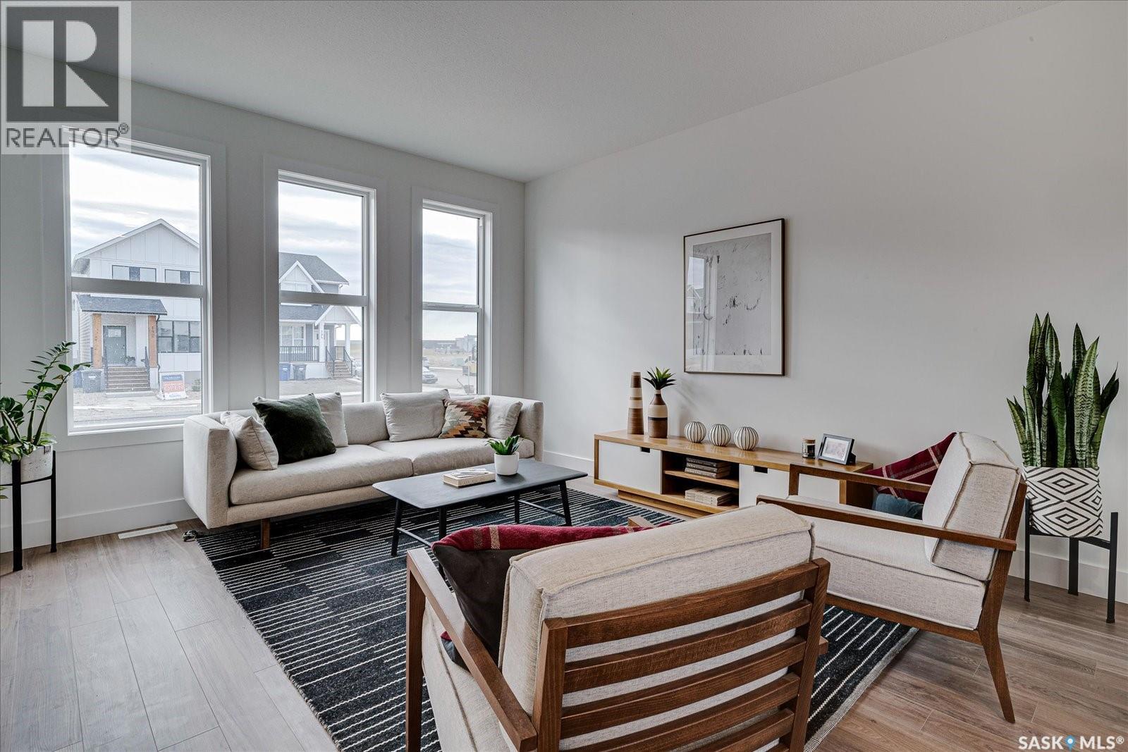 69 Rosewood Boulevard E, Saskatoon, SK - Indoor Photo Showing Living Room