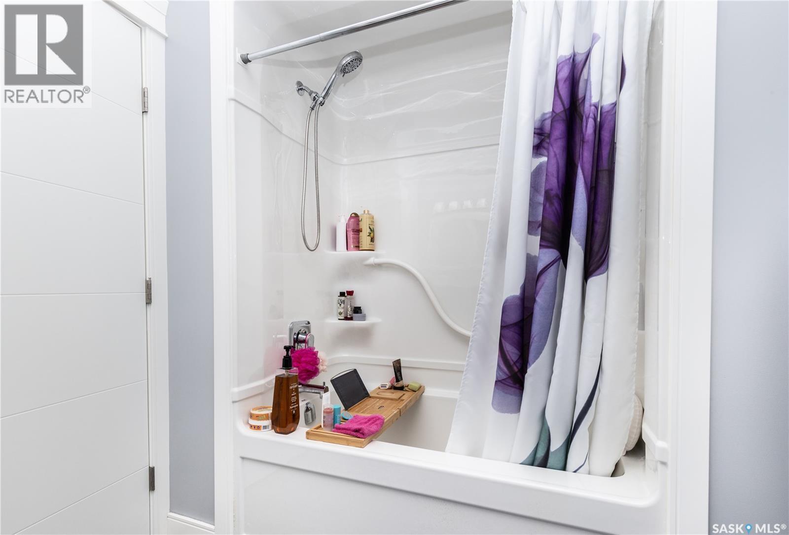 670 Atton Crescent, Saskatoon, SK - Indoor Photo Showing Bathroom
