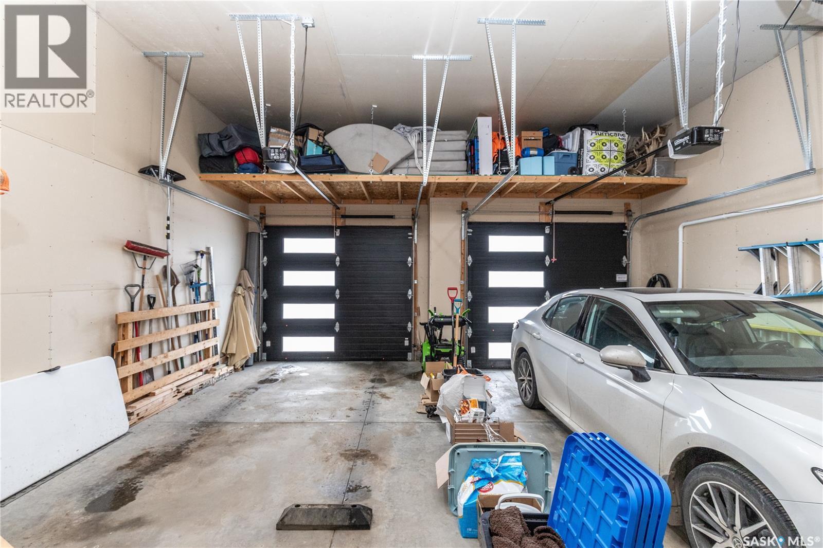 670 Atton Crescent, Saskatoon, SK - Indoor Photo Showing Garage