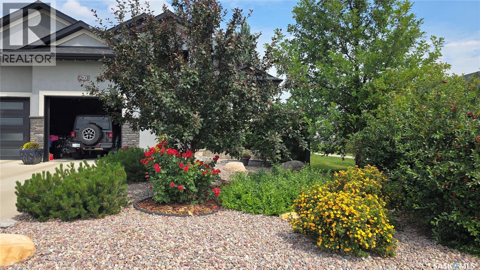 670 Atton Crescent, Saskatoon, SK - Outdoor