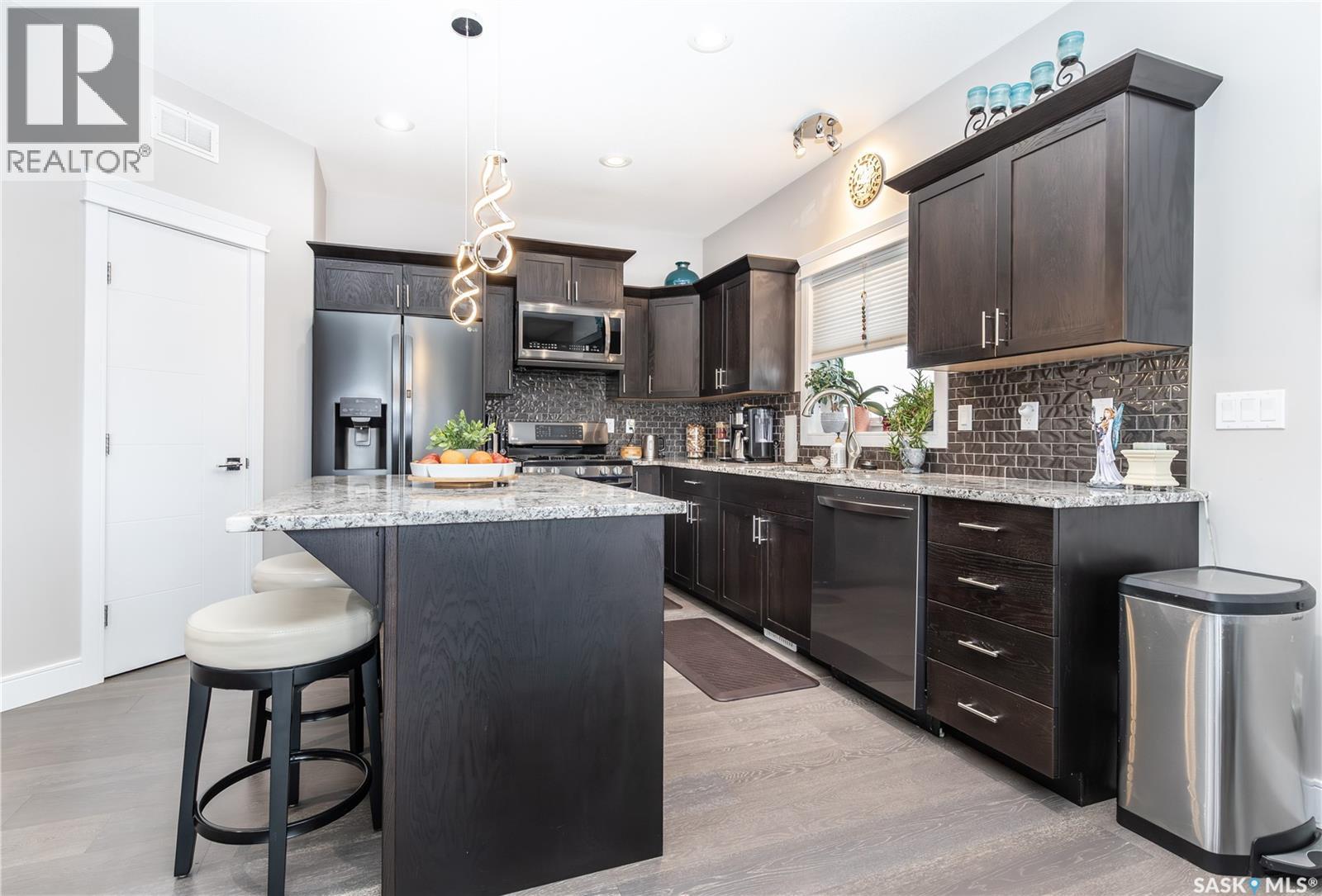 670 Atton Crescent, Saskatoon, SK - Indoor Photo Showing Kitchen With Upgraded Kitchen