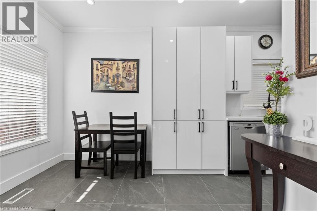 33 Panorama Way, Hamilton, ON - Indoor