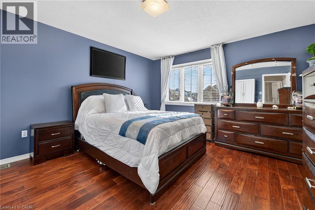 33 Panorama Way, Hamilton, ON - Indoor Photo Showing Bedroom