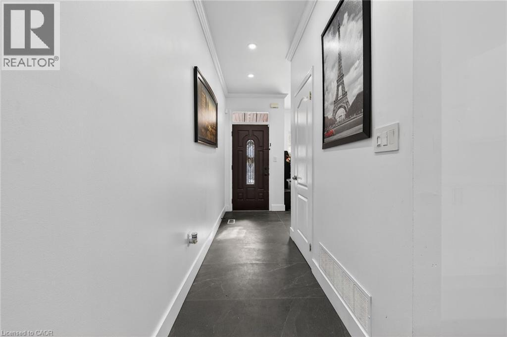 33 Panorama Way, Hamilton, ON - Indoor Photo Showing Other Room