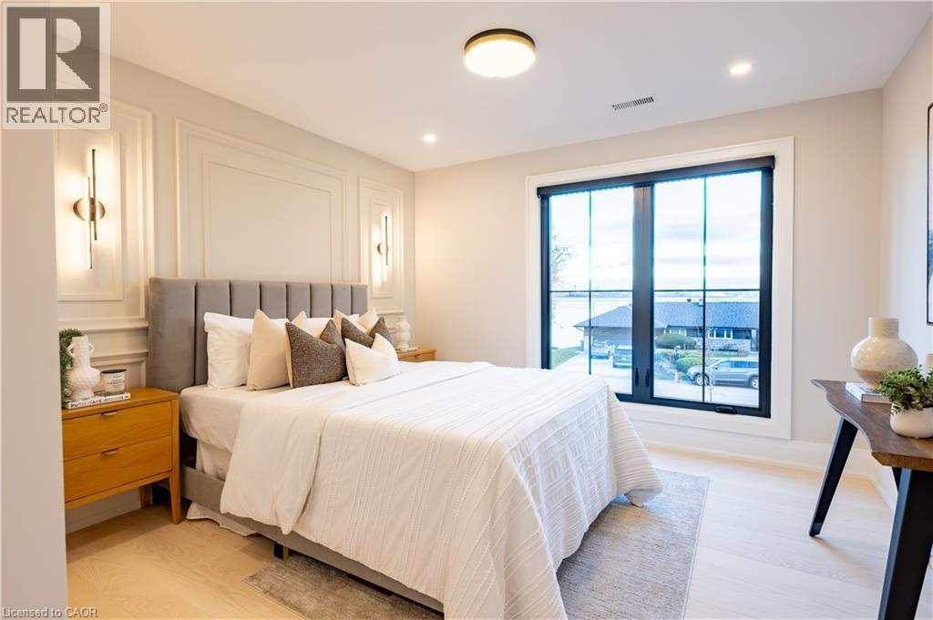 841 Danforth Place, Burlington, ON - Indoor Photo Showing Bedroom