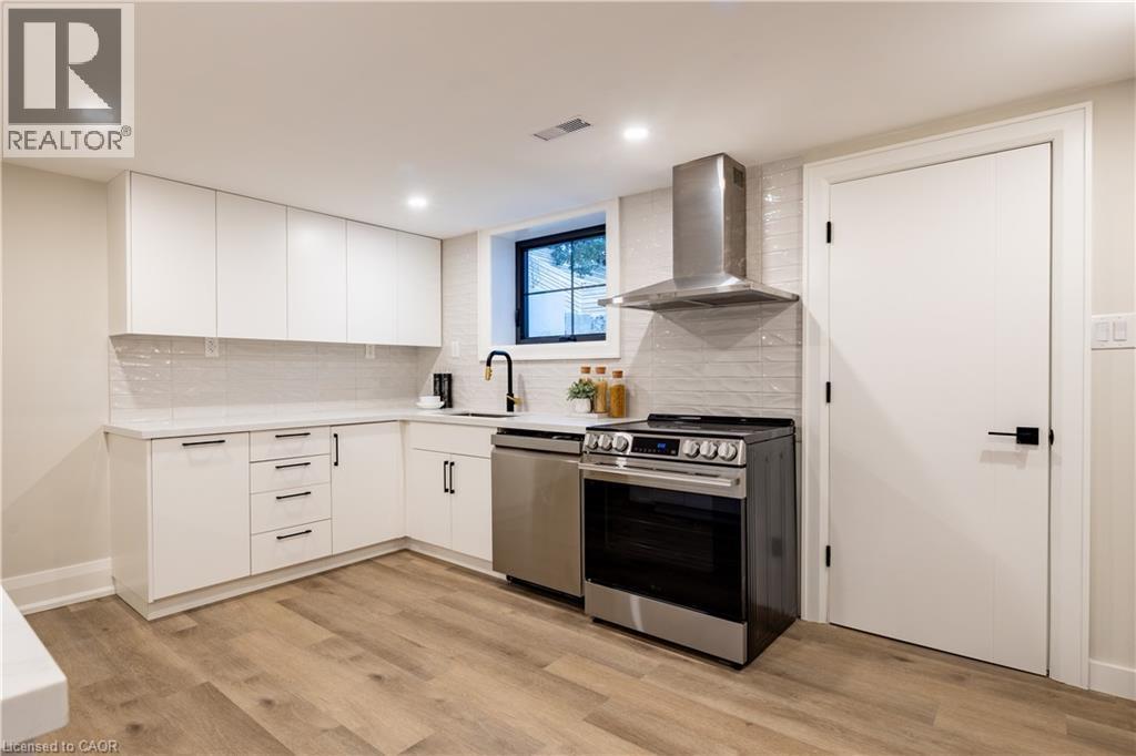 841 Danforth Place, Burlington, ON - Indoor Photo Showing Kitchen