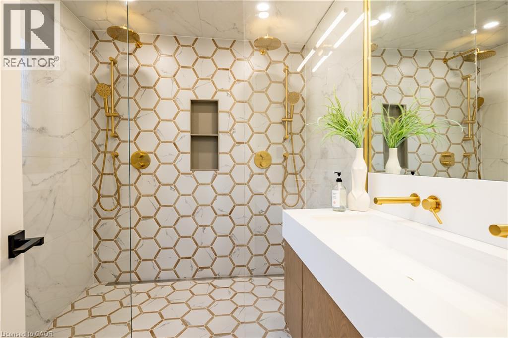 841 Danforth Place, Burlington, ON - Indoor Photo Showing Bathroom