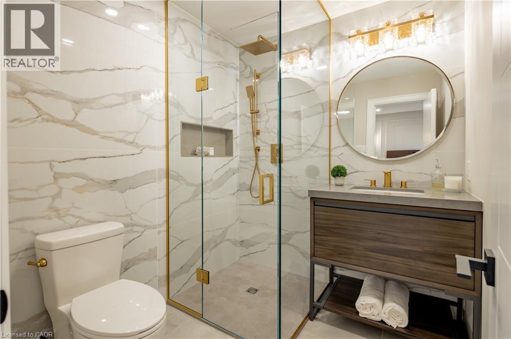 841 Danforth Place, Burlington, ON - Indoor Photo Showing Bathroom