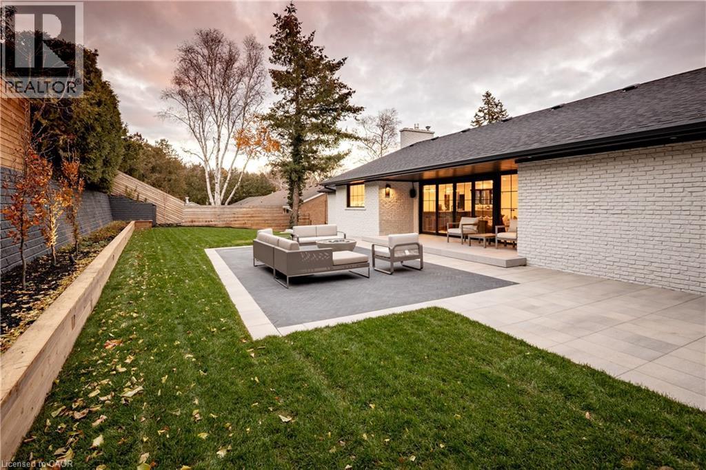 841 Danforth Place, Burlington, ON - Outdoor