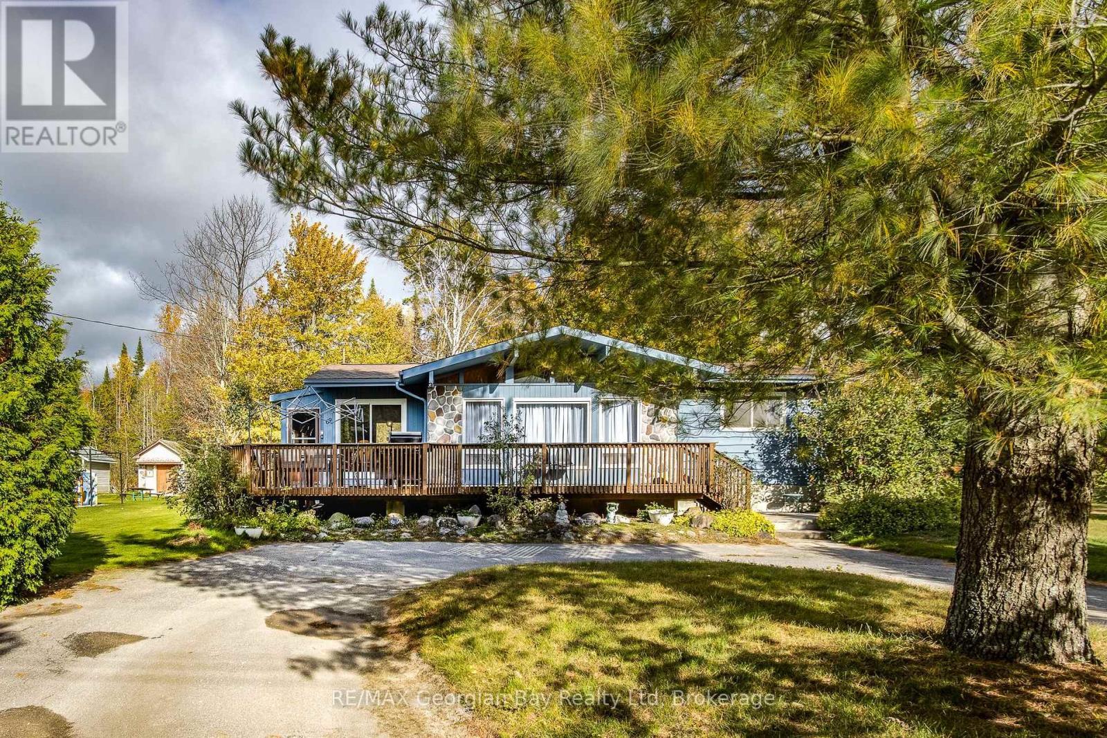 69 Albert Avenue, Tiny, ON - Outdoor With Deck Patio Veranda