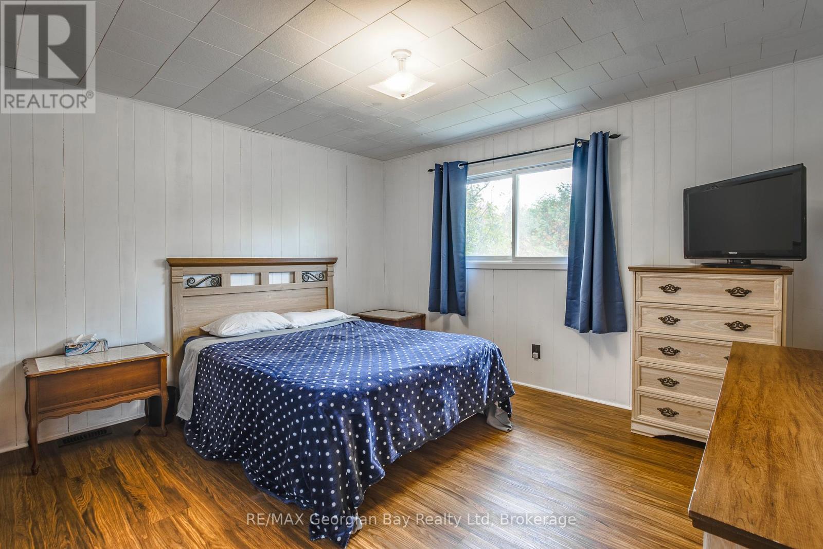 69 Albert Avenue, Tiny, ON - Indoor Photo Showing Bedroom