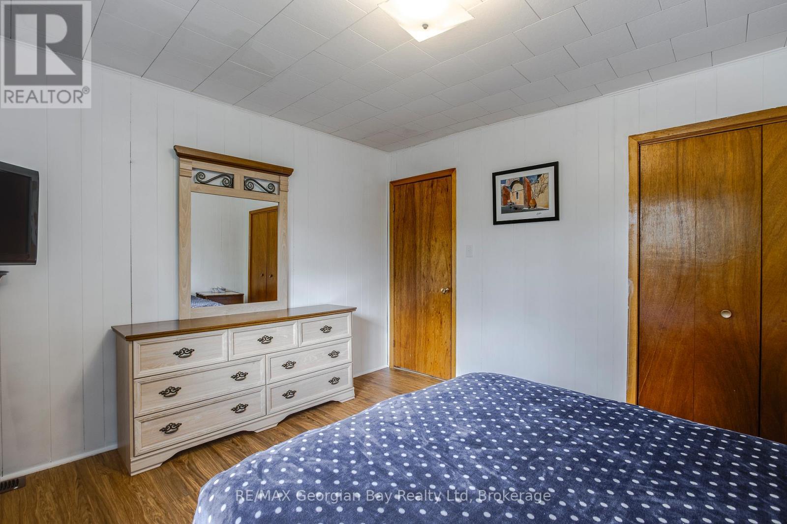 69 Albert Avenue, Tiny, ON - Indoor Photo Showing Bedroom