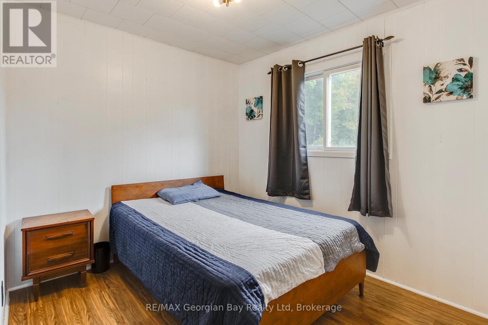 69 Albert Avenue, Tiny, ON - Indoor Photo Showing Bedroom