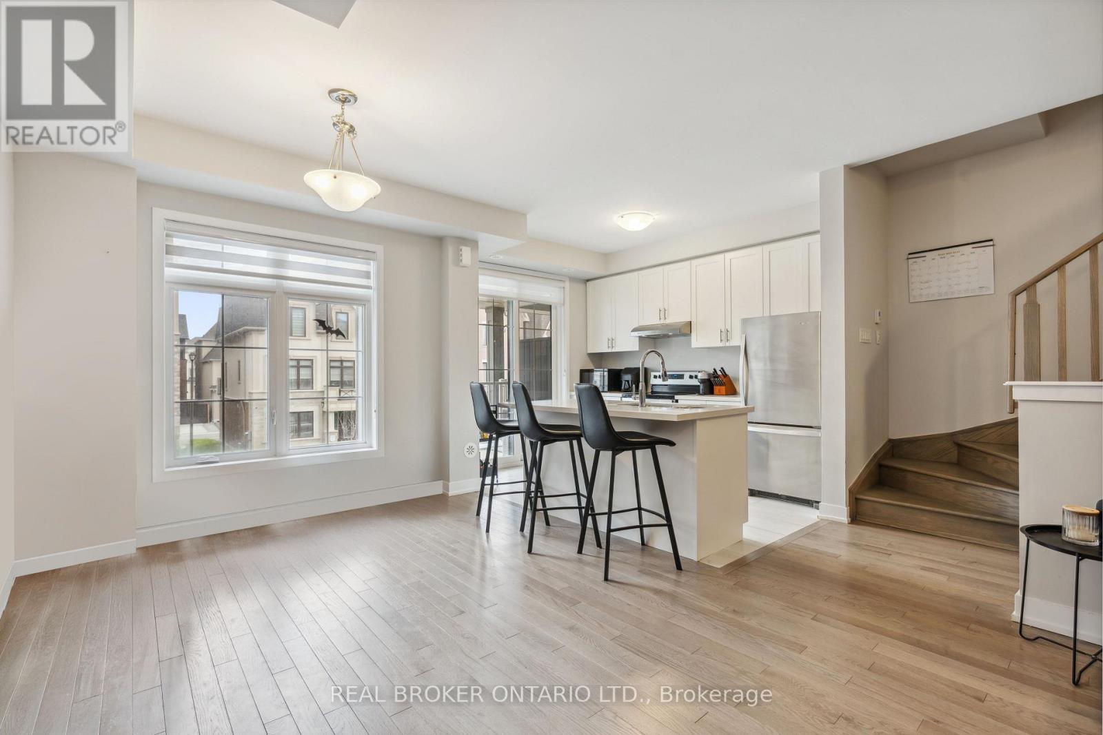92 William Shearn Crescent, Markham, ON - Indoor Photo Showing Kitchen