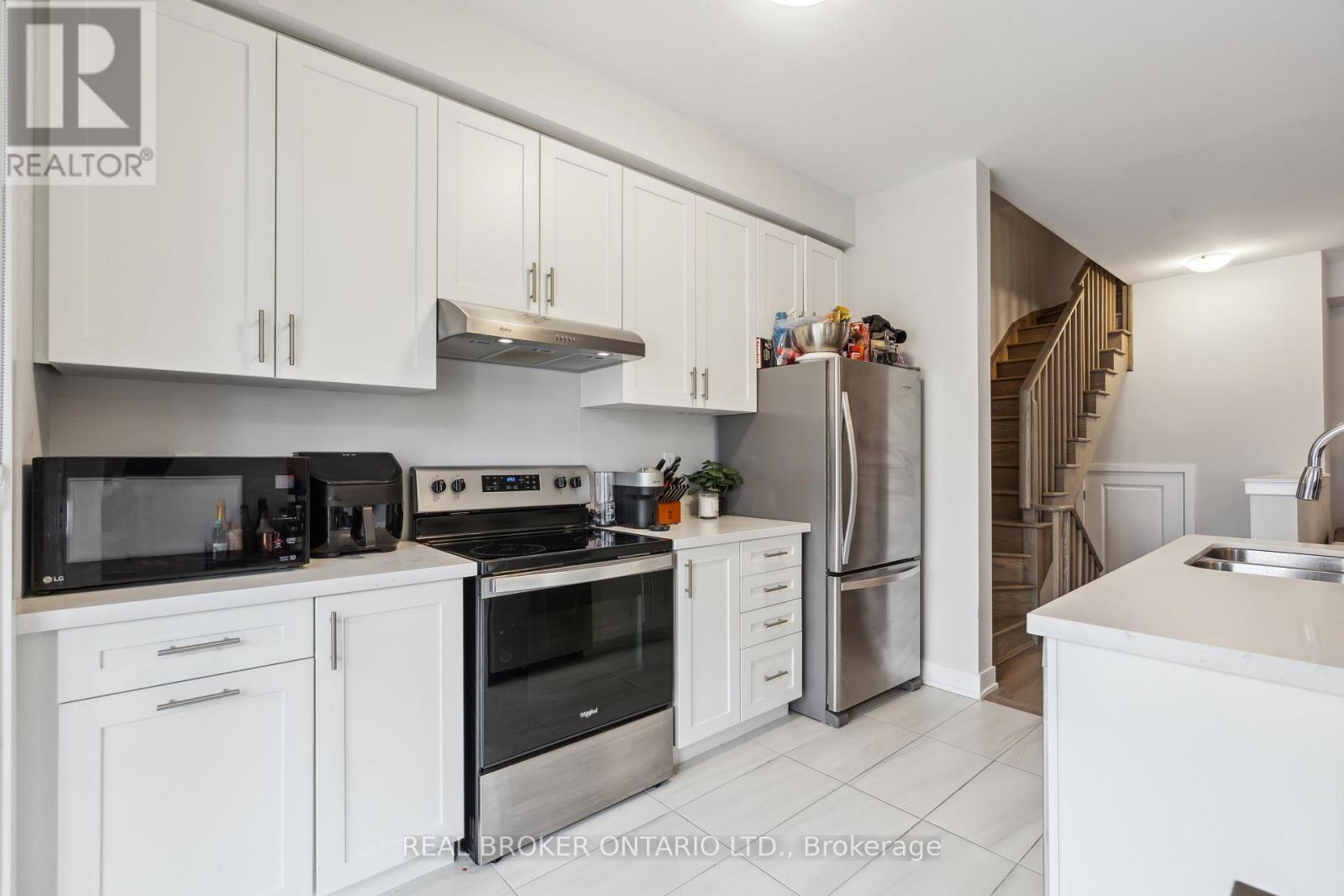 92 William Shearn Crescent, Markham, ON - Indoor Photo Showing Kitchen With Stainless Steel Kitchen