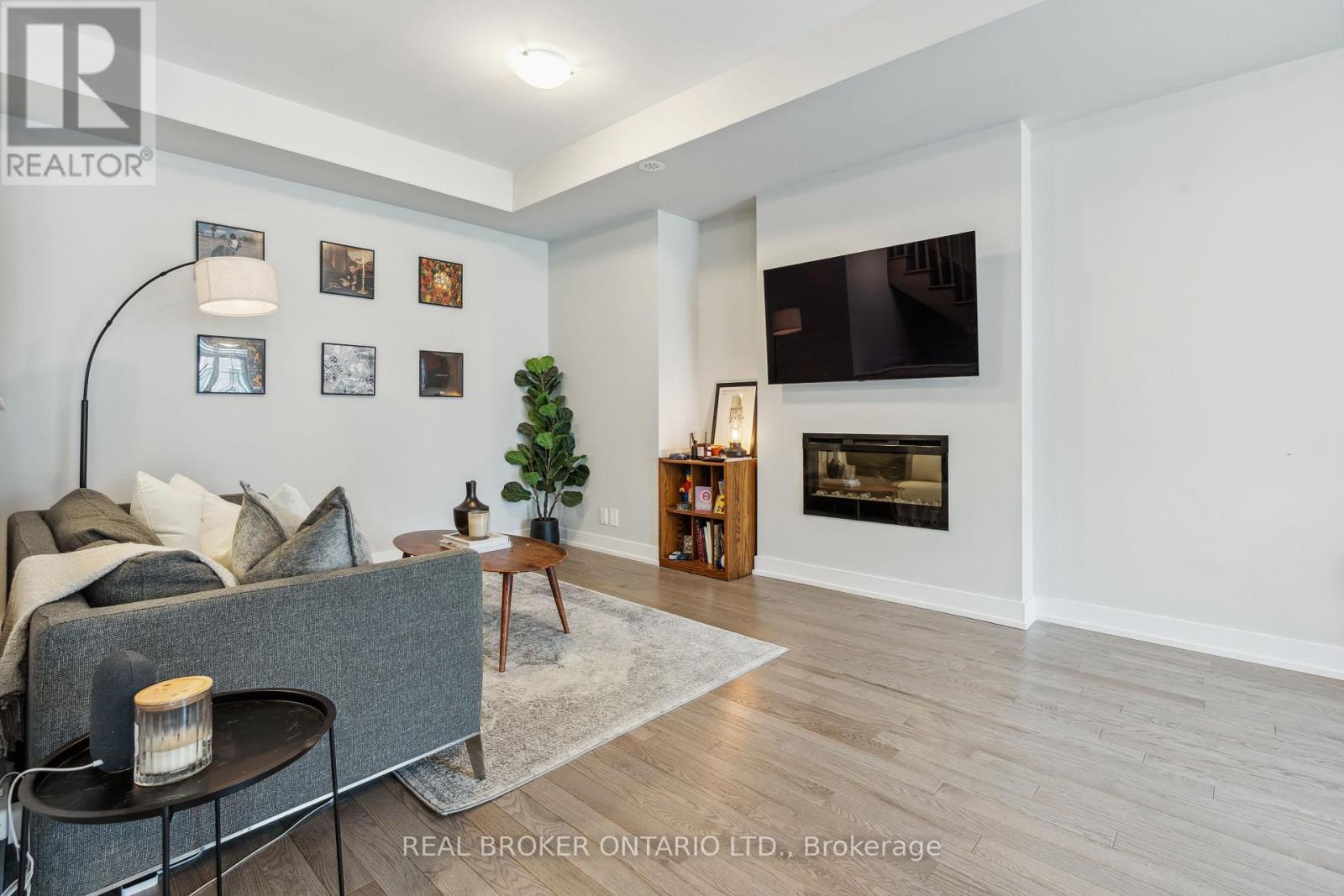 92 William Shearn Crescent, Markham, ON - Indoor Photo Showing Living Room With Fireplace