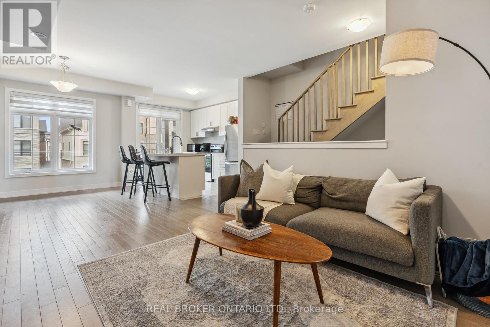 92 William Shearn Crescent, Markham, ON - Indoor Photo Showing Living Room