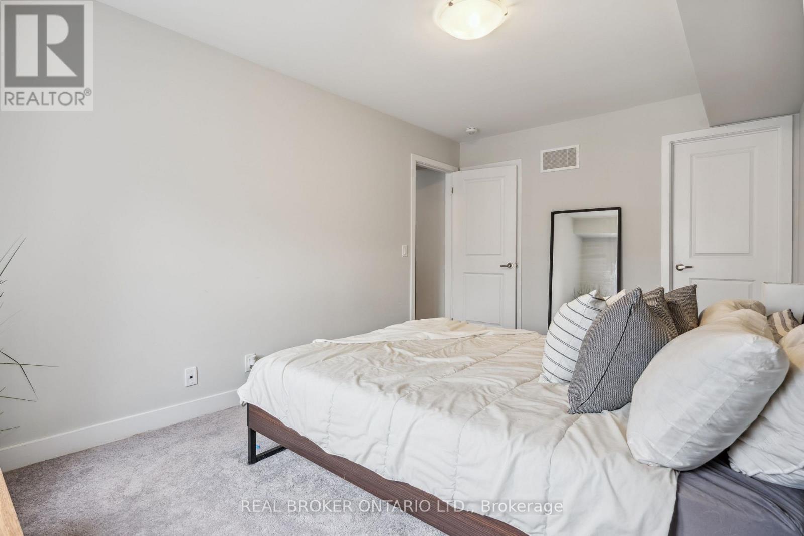 92 William Shearn Crescent, Markham, ON - Indoor Photo Showing Bedroom