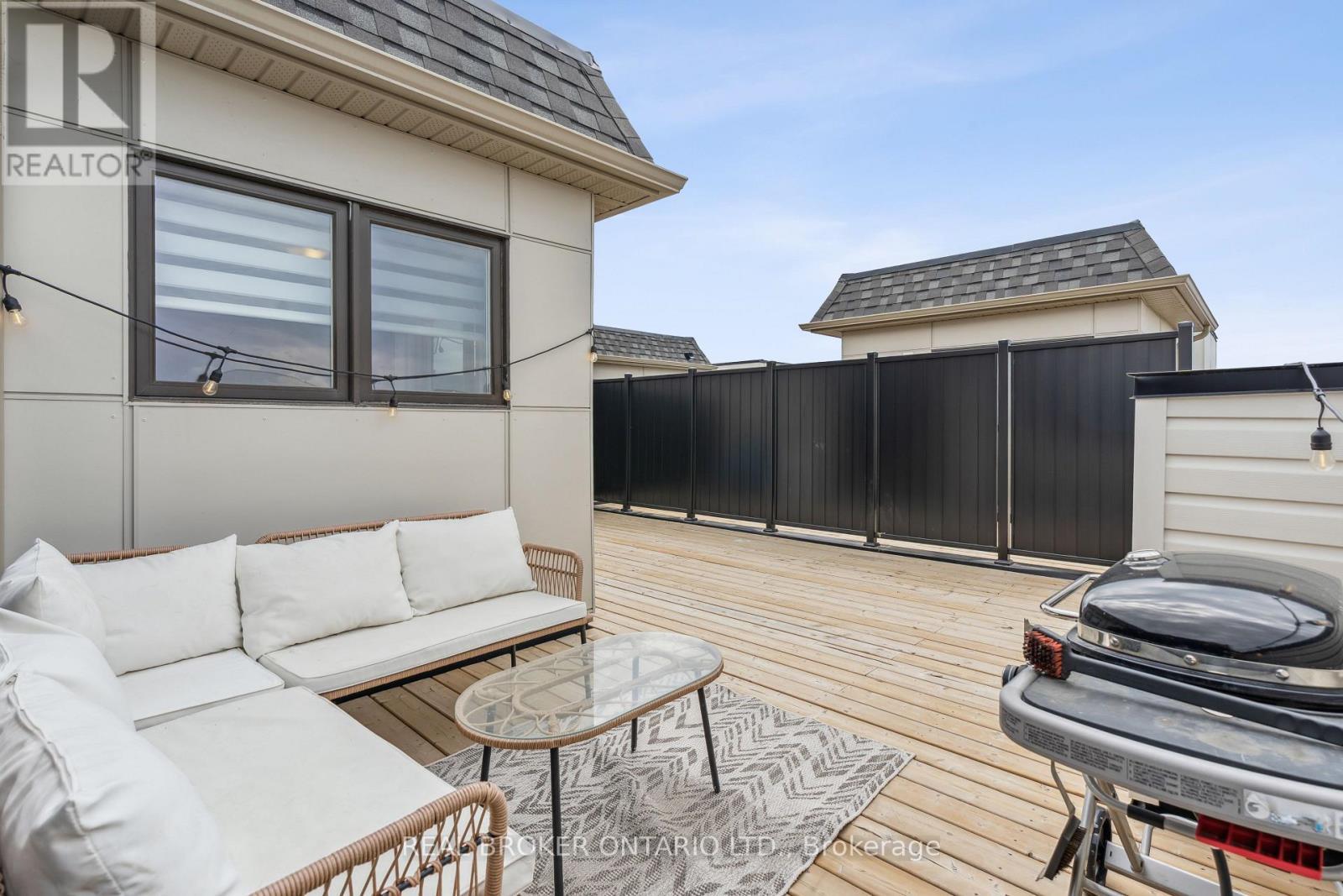 92 William Shearn Crescent, Markham, ON - Outdoor With Deck Patio Veranda With Exterior