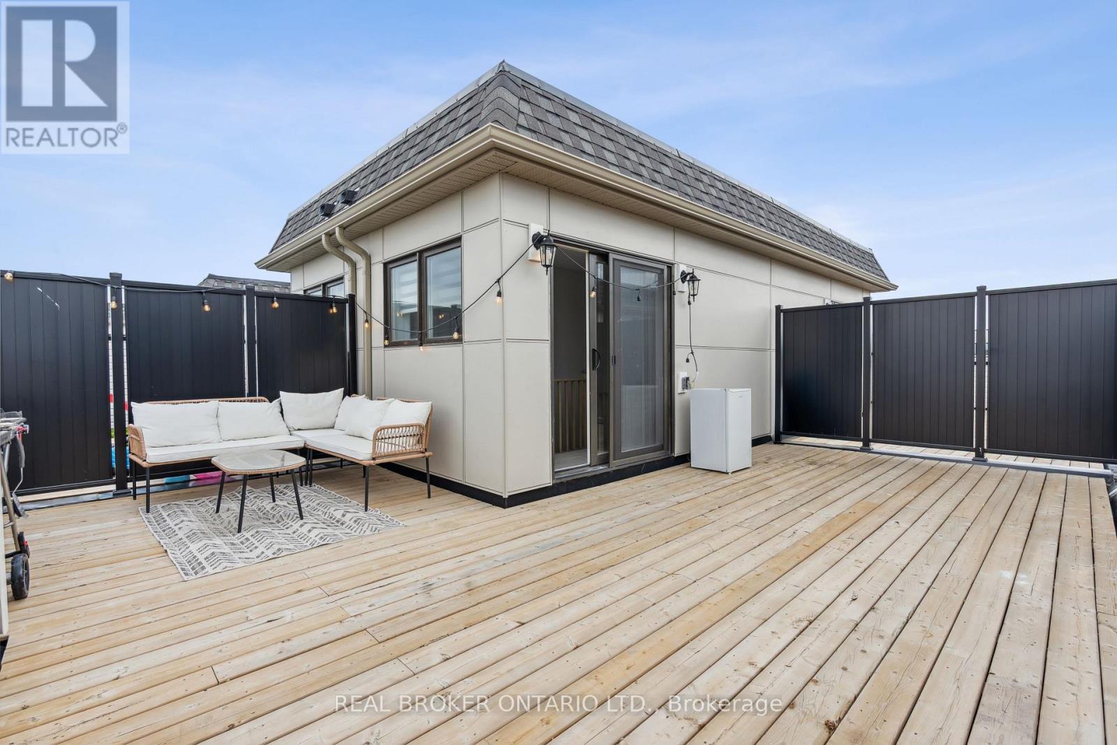 92 William Shearn Crescent, Markham, ON - Outdoor With Deck Patio Veranda With Exterior