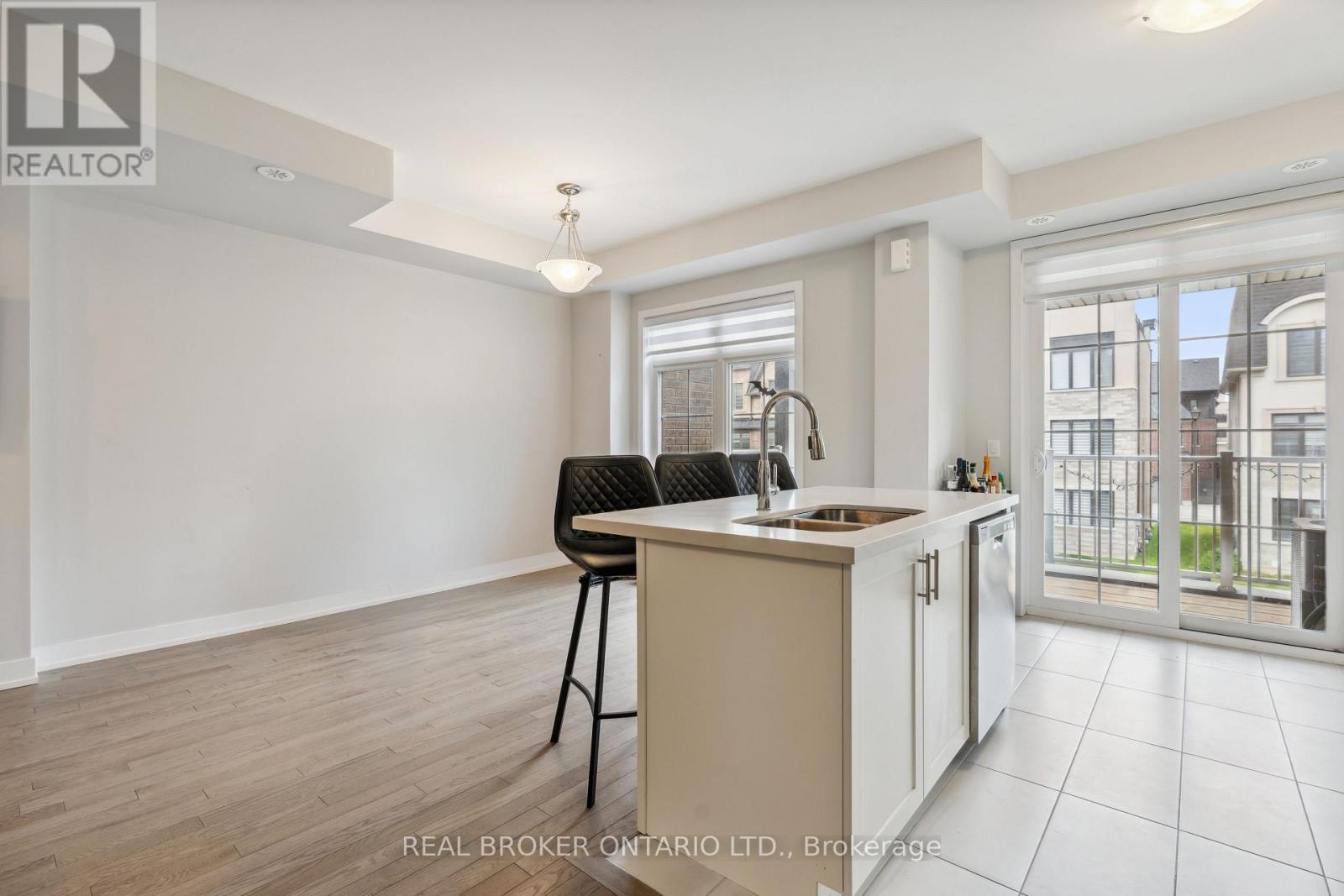 92 William Shearn Crescent, Markham, ON - Indoor Photo Showing Kitchen With Double Sink