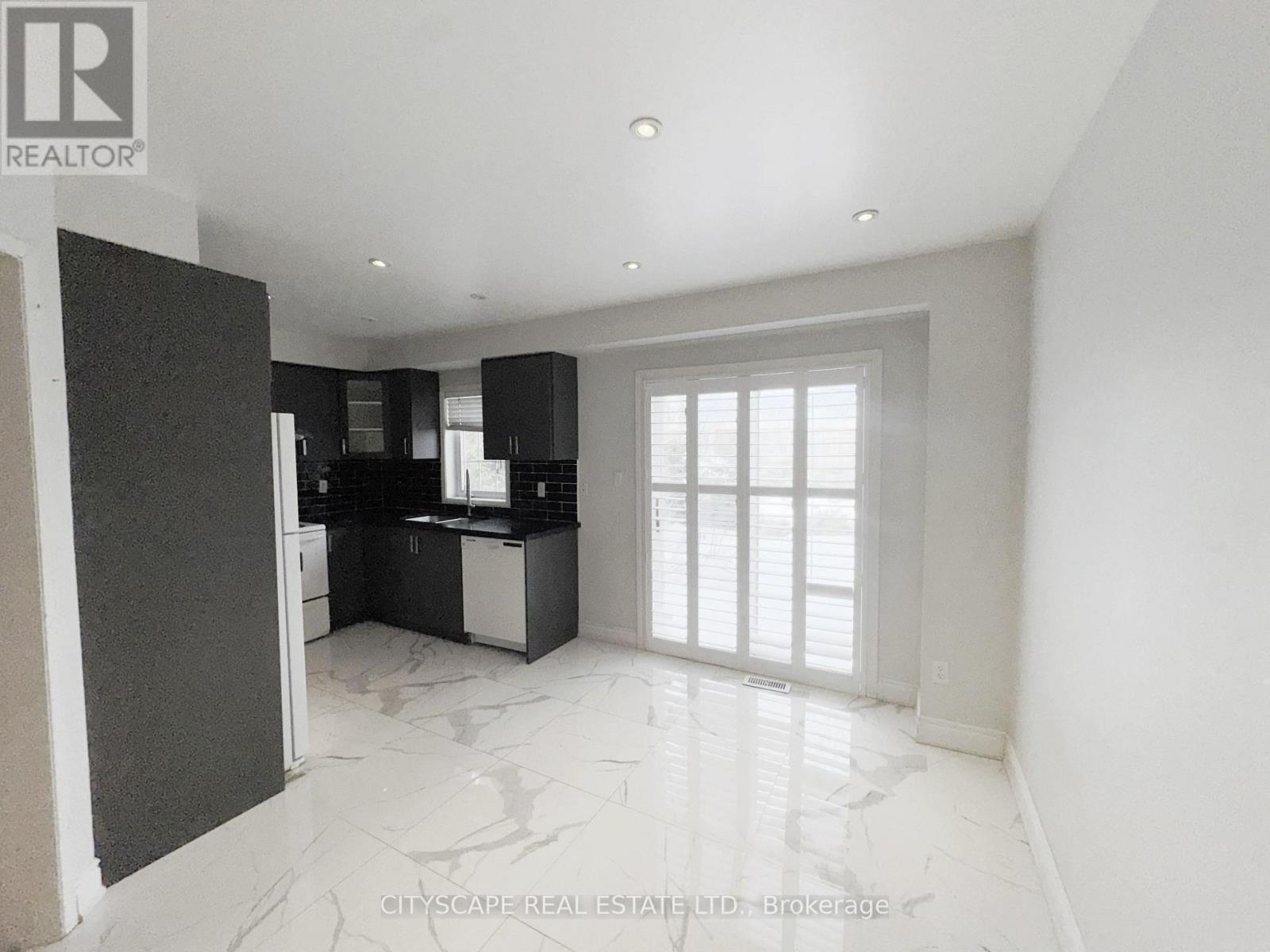 Kitchen & Breakfast Area - 3970 Arbourview Terrace, Mississauga, ON - Indoor