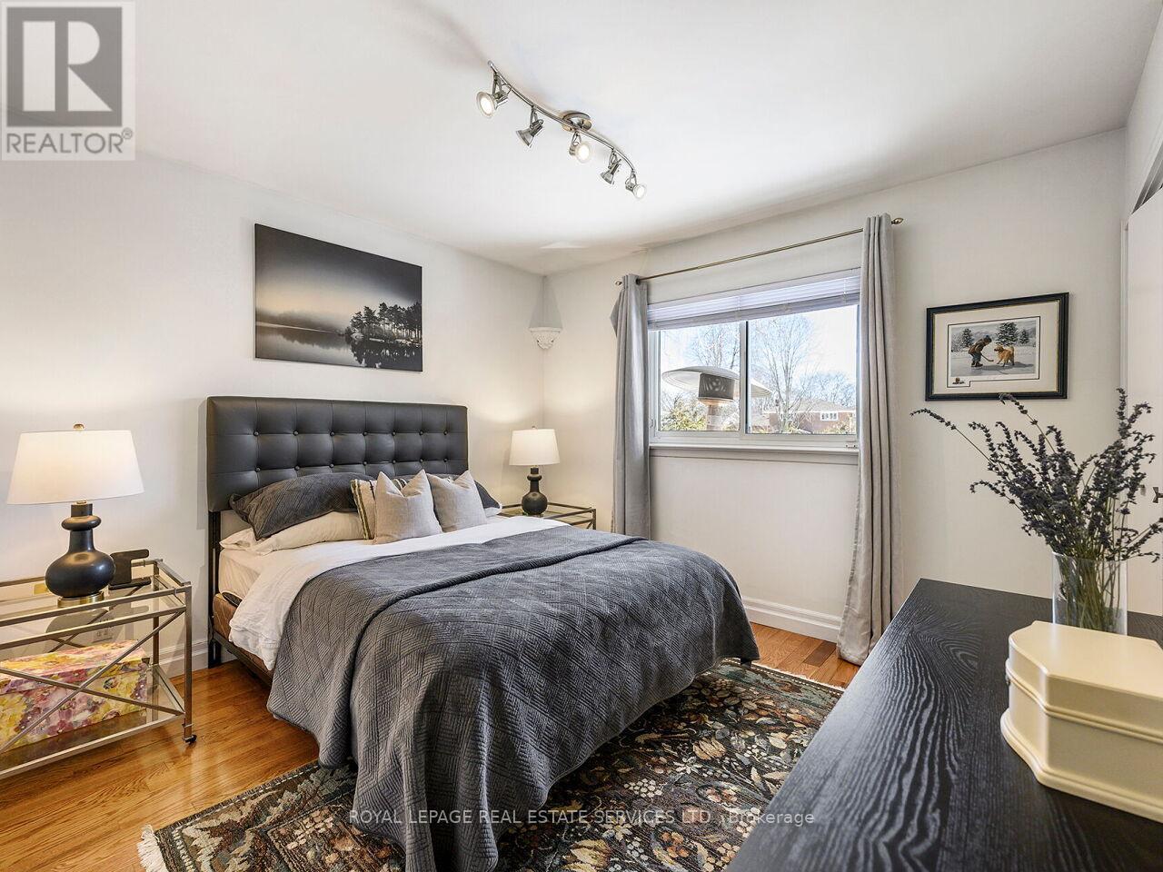 1602 Carletta Drive, Mississauga, ON - Indoor Photo Showing Bedroom