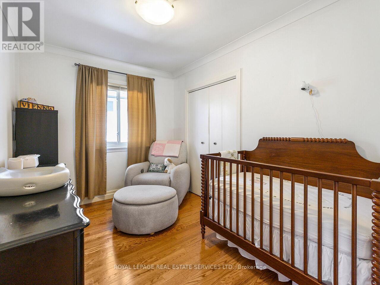 1602 Carletta Drive, Mississauga, ON - Indoor Photo Showing Bedroom