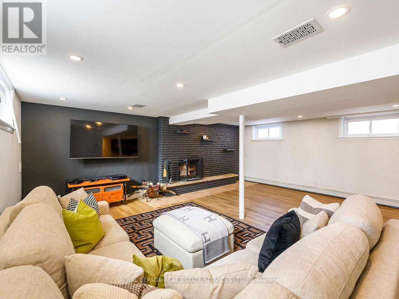 1602 Carletta Drive, Mississauga, ON - Indoor With Fireplace