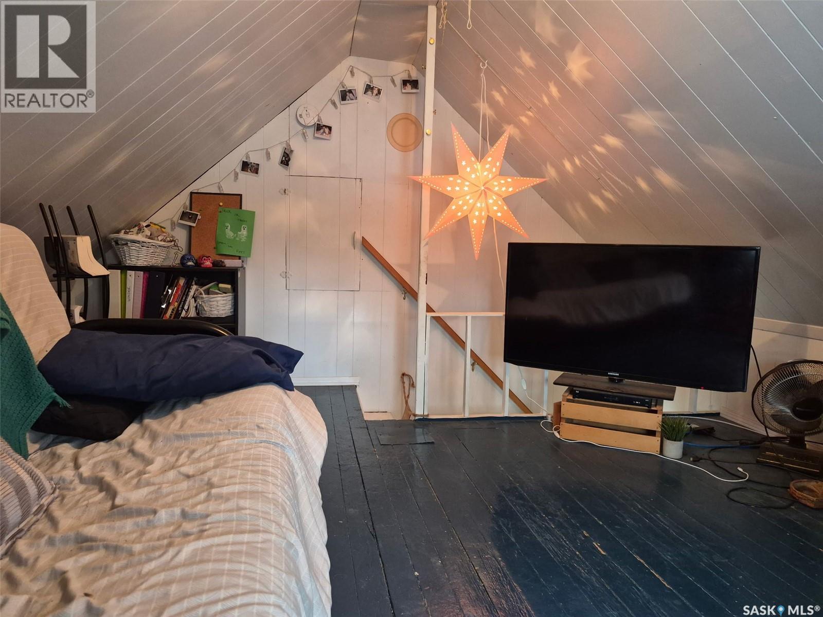 200 3Rd Street, Dundurn, SK - Indoor